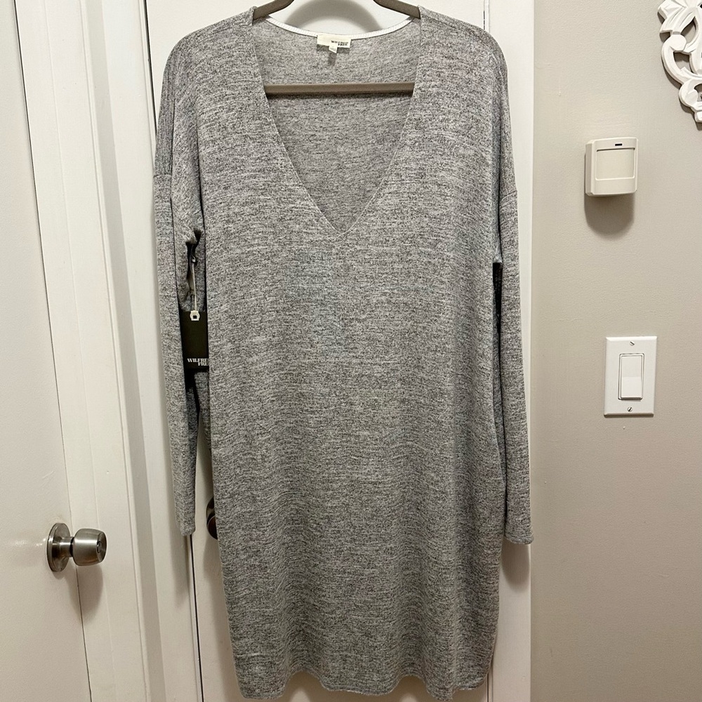 SOLD. Aritzia Wilfred Free Gail Dress Heather White L luxe jersey knit v-